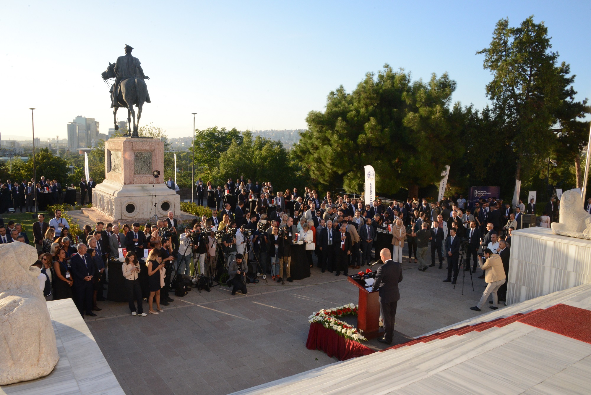 ASO’NUN GELENEKSEL BÜYÜKELÇİLİKLER RESEPSİYONUNDA SANAYİCİLER YABANCI MİSYONLA BULUŞTU