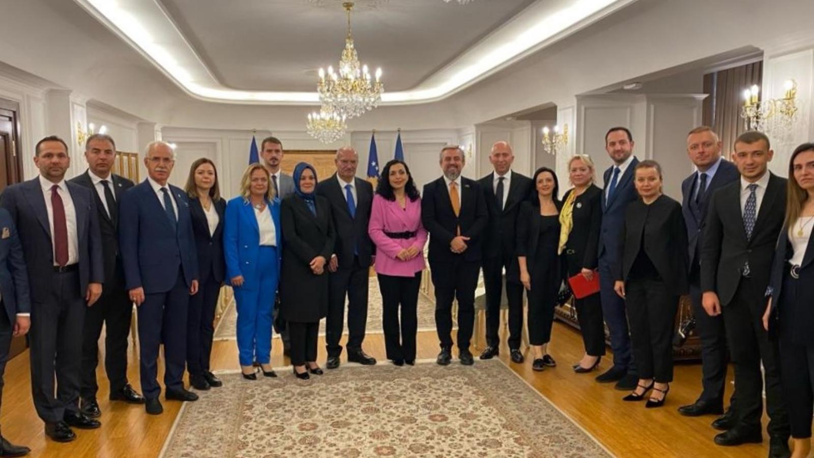 ATO BAŞKANI BARAN VE BERABERİNDEKİ HEYET KOSOVA CUMHURBAŞKANI SADRİU’YU ZİYARET ETTİ.