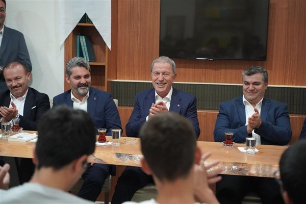 Akar, Talas Gençlik Merkezi’nde öğrencilerle buluştu