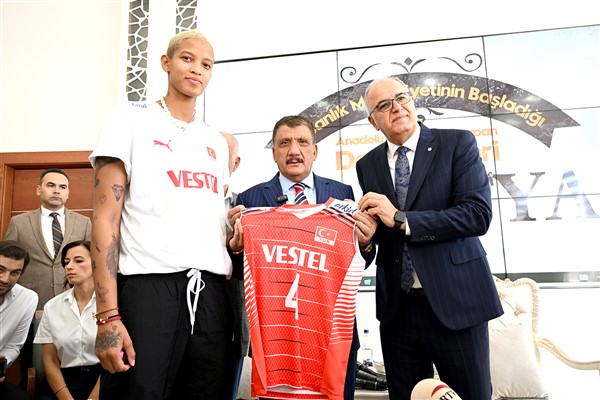 Başkan Gürkan: “Memleketinizin insanları sizlerle gurur duyuyor”