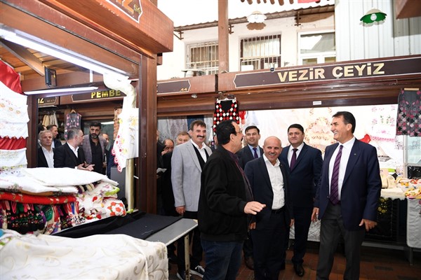 Başkan Dündar: “Tarihi çarşılarımıza hizmetimiz artarak devam edecek”