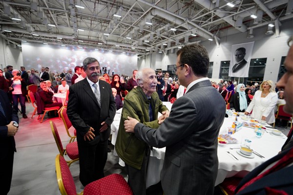 İmamoğlu: “Muhtarlar, demokrasimizin Türkiyemizdeki başlangıç noktası”