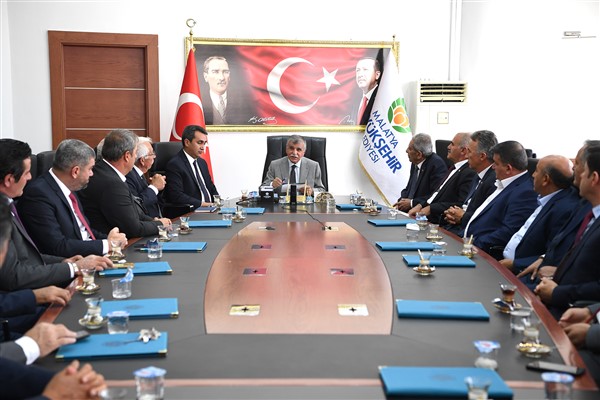 Muhtar Dernekleri, Malatya Büyükşehir Belediyesini ziyaret etti