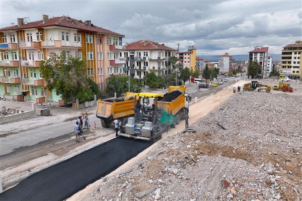 Büyükşehirden Tevfik Temelli Caddesi’nde asfalt çalışması