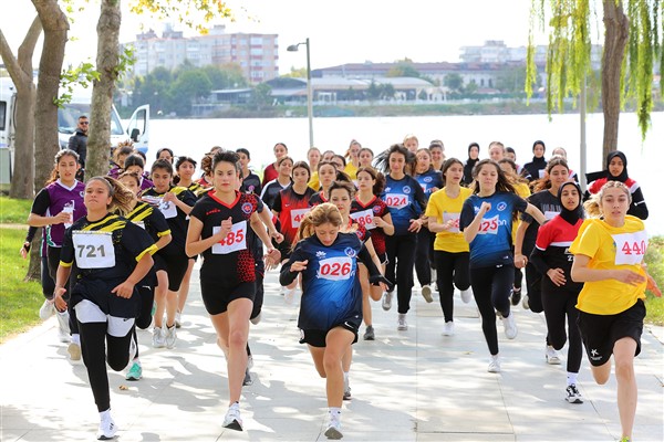 Küçükçekmece’de “100. Yıl Cumhuriyet Koşusu” yapıldı