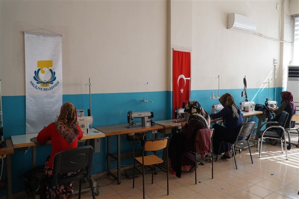 Süleymaniye Milletevi’ndeki kurslarda kadınlar meslek öğreniyor