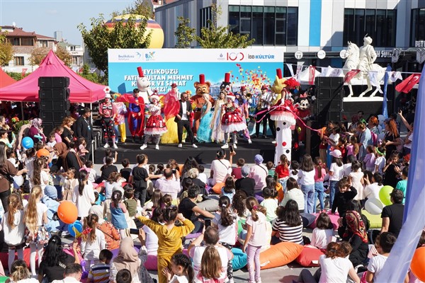 Çocuk Şenliği’nde “Samida” gurubu sahne aldı