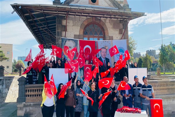 Kayseri, Türk bayrakları ve Atatürk afişleri ile donatıldı