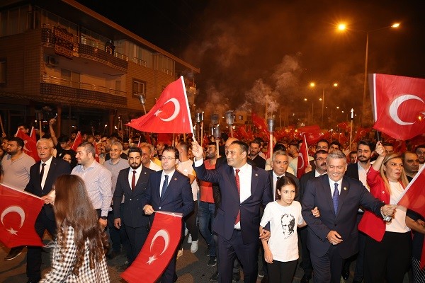 Toroslar’da Cumhuriyet Yürüyüşü düzenlendi