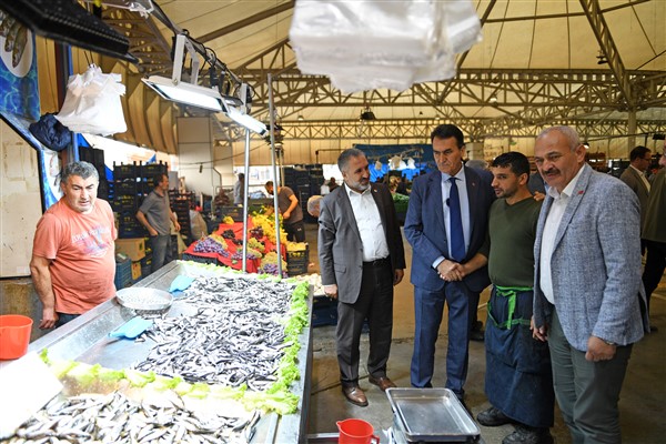 Başkan Dündar, pazar esnafı ile bir araya geldi