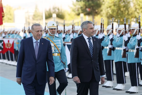 Cumhurbaşkanı Erdoğan, Avusturya Başbakanı Nehammer’i resmi törenle karşıladı
