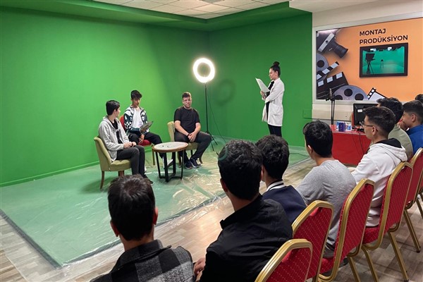 Kayseri’nin ödüllü projesi ‘Değer Gençlik’te ders zili çaldı