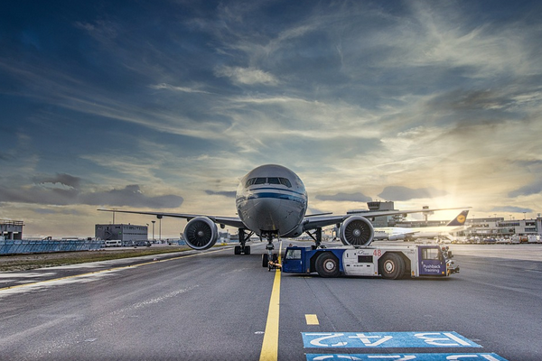 Gazze’ye yardım malzemelerini taşıyan uçak Mısır’a ulaştı