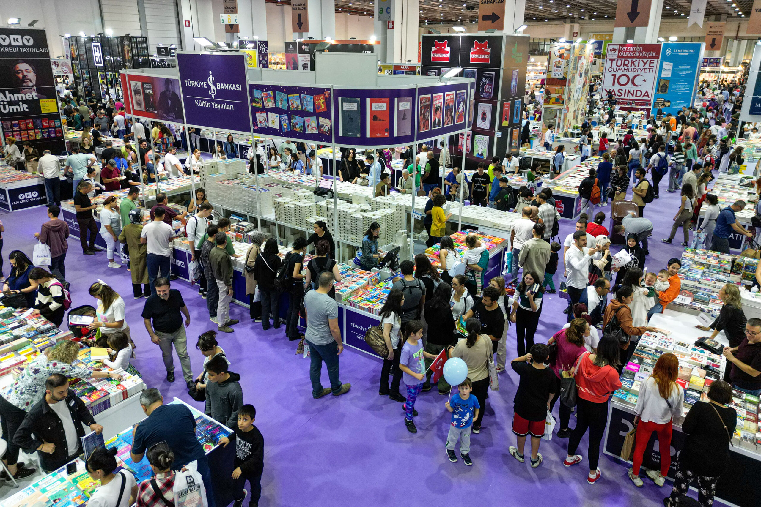 İZKİTAP’a vatandaşlar yoğun ilgi gösterdi