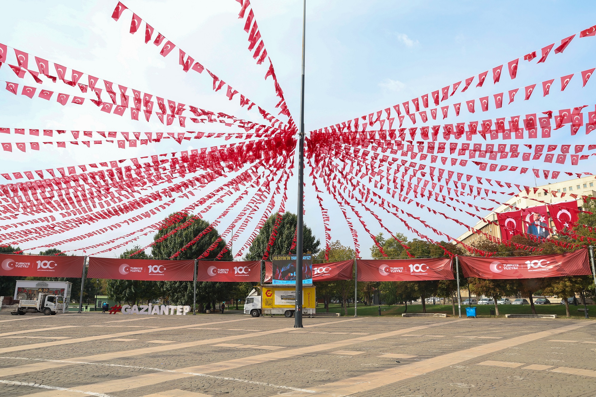 Gaziantep’ten 100. yılda 100 bin bayrak