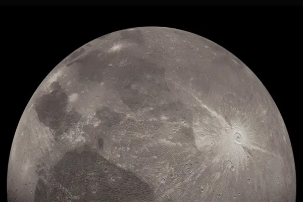 NASA, Ganymede’ın yüzeyinde tuz ve organik maddeler gözlemledi
