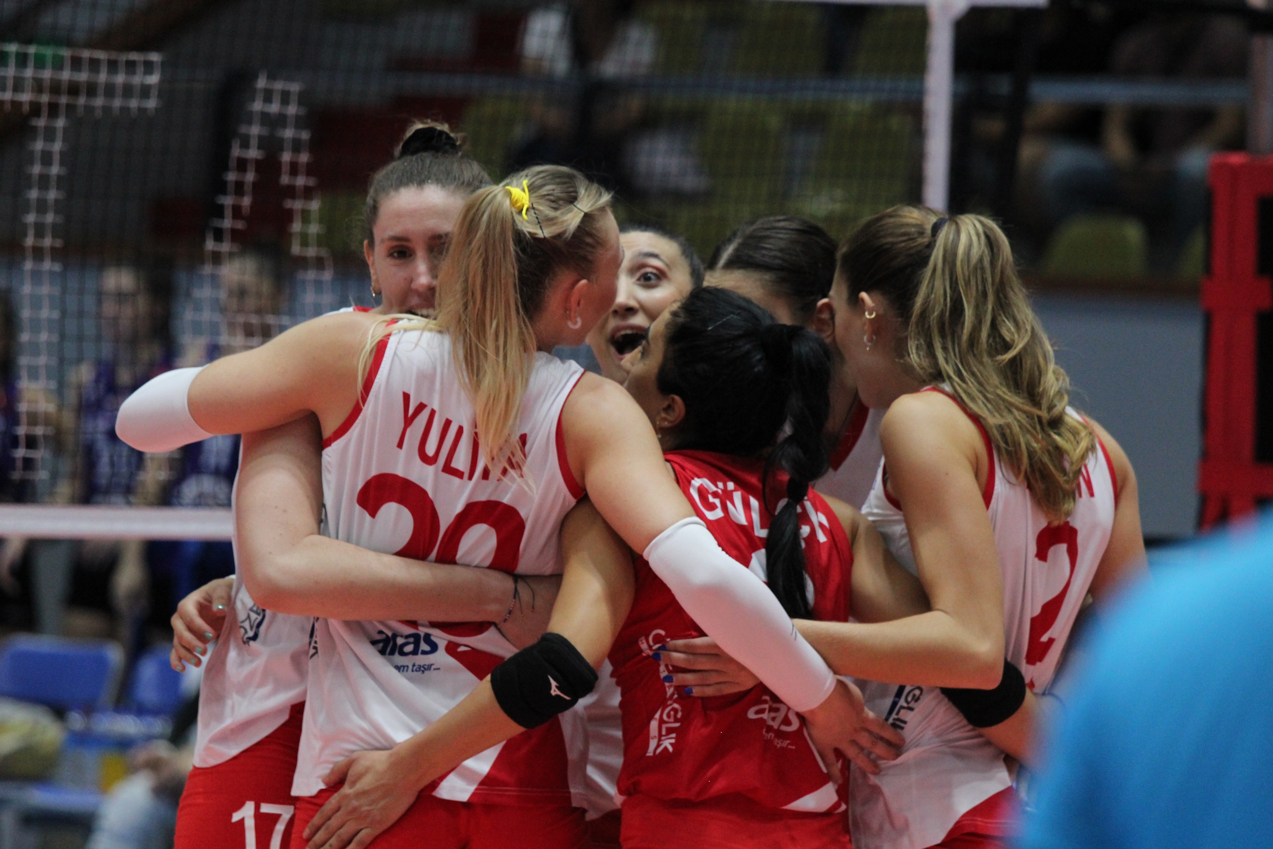 Aras Kargo Spor Kulübü evindeki ilk maçını kazandı