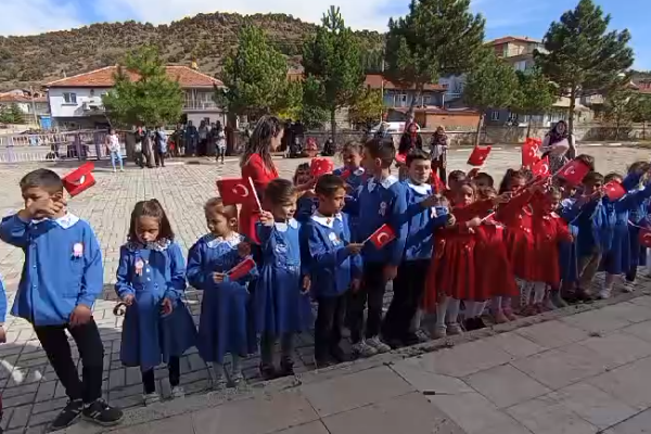 Afyonkarahisar’da köy ilkokulunda gazete basıldı