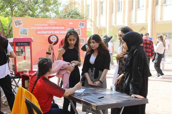 Gaziantep Büyükşehir Belediyesi’nin standı üniversite öğrencilerinden ilgi görüyor