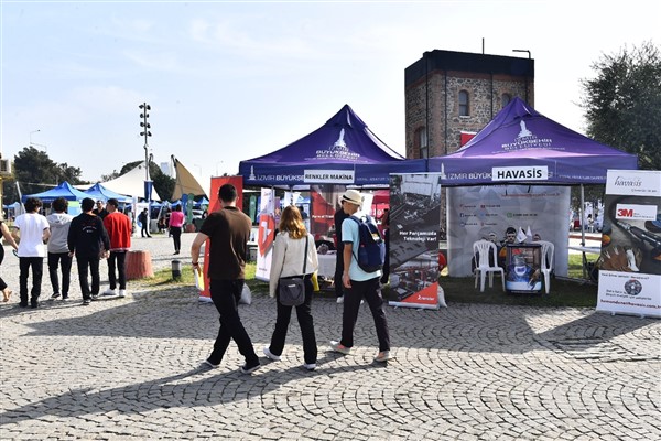 İzmir’de Kariyer Fuarı açıldı