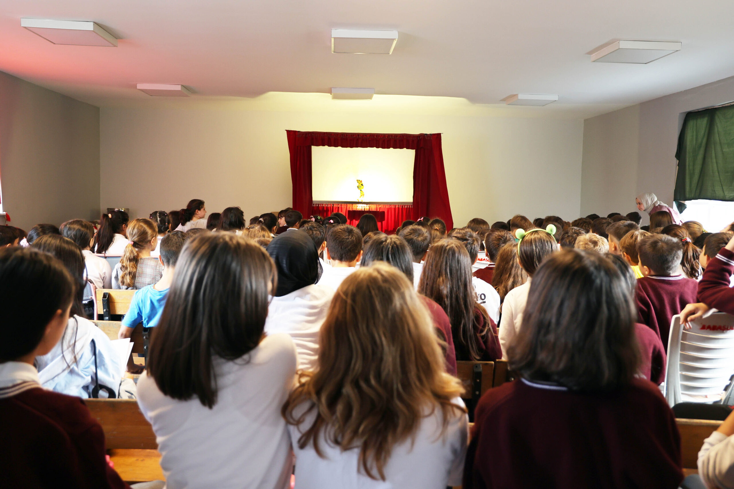 Gölge oyunuyla çocuklar enerji tasarrufunu öğrendi