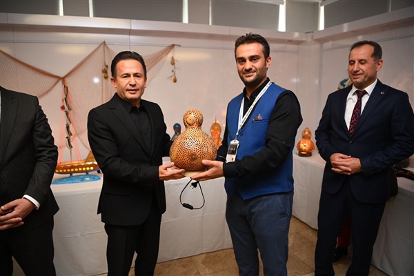 “Cumhuriyetimizin 100. Yılı Geçmişten Geleceğe Su Kabağı” sergisi Tuzla’da açıldı