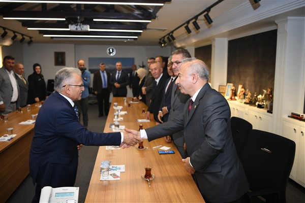 Muhtarlardan Başkan Büyükkılıç’a “19 Ekim” ziyareti