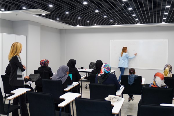 Beylikdüzü’nde Okuma Yazma Kursu’nun yeni dönemi başladı