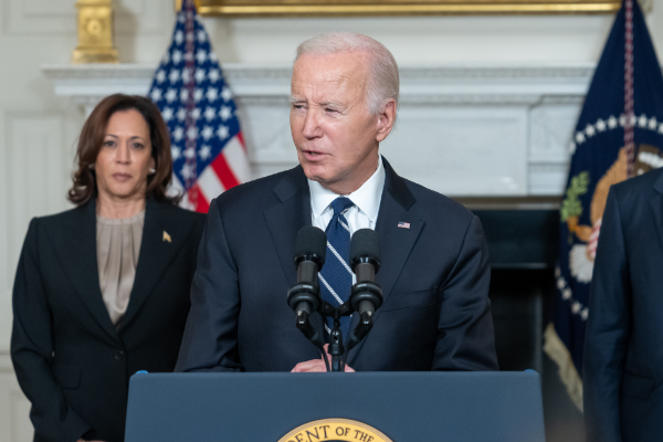 ABD Başkanı Biden,  Filistin Devlet Başkanı Abbas ile görüştü