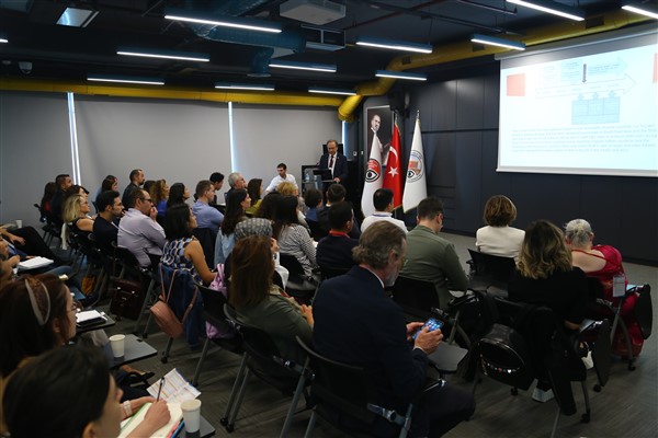 Türk göz hekimlerinden yabancı doktorlara eğitim