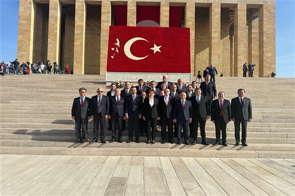 Akşener, Anıtkabir’de düzenlenen törene katıldı