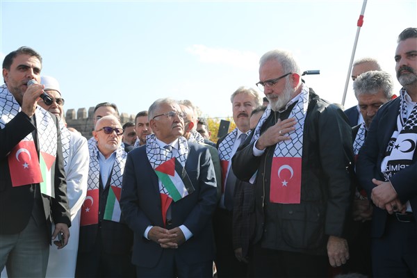 Başkan Büyükkılıç, “Filistin’e destek, İsrail’e tepki” mitingine katıldı