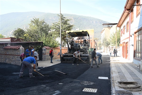 Başkan Altay: “Akşehir merkezdeki caddeleri sıcak asfaltla donatıyoruz”