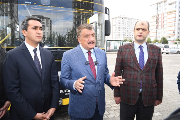 Başkan Gürkan’dan ücretsiz ulaşım açıklaması
