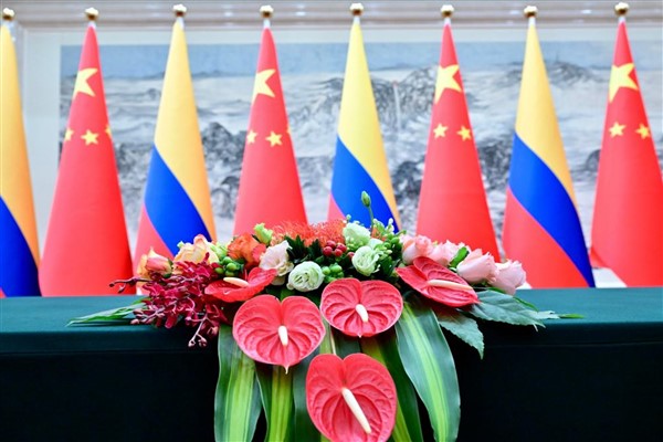 Xi Jinping, Kolombiyalı mevkidaşıyla görüştü