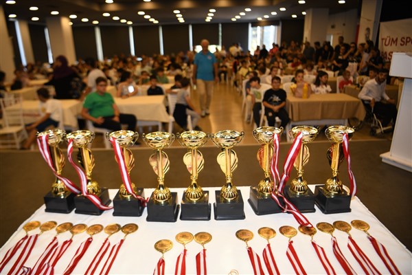 Bornova’da satranç turnuvası düzenlendi