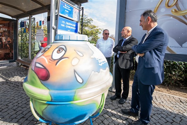 Başkan Soyer, yağmur duraklarını inceledi