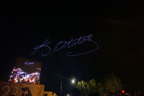 Antalya’da Cumhuriyetin 100. yılı coşkuyla kutlandı