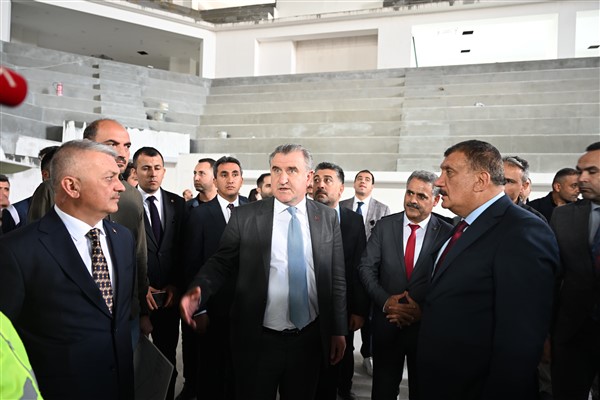 Bakan Bak Orduzu Gençlik ve Spor Kompleksi’nde incelemelerde bulundu
