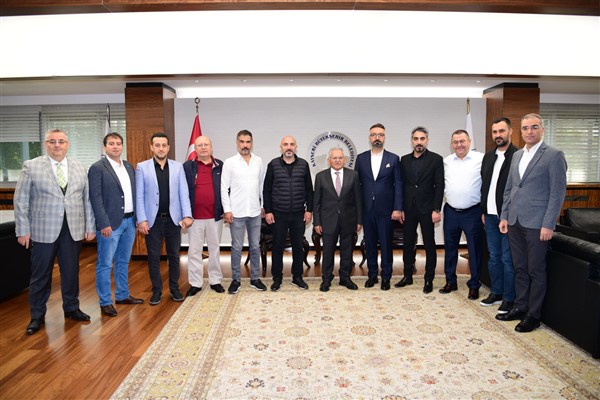 Başkan Büyükkılıç’a Kayseri Anadolu Oto Galericiler Sitesi yönetiminden ziyaret