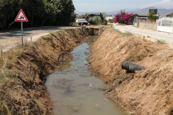 Fethiye’de 37 kilometre dere temizliği yapıldı