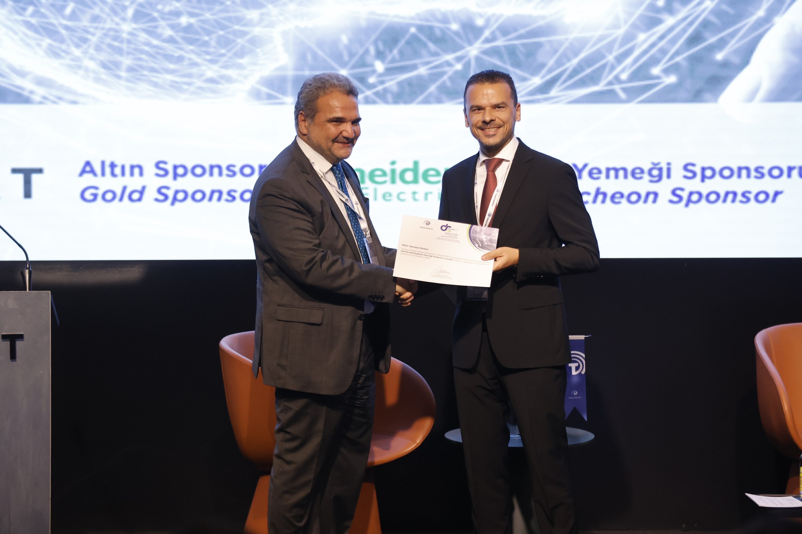 TÜRKÇİMENTO: Dijitali yeşilden ayıramayacağımız bir döneme geçiş yaptık