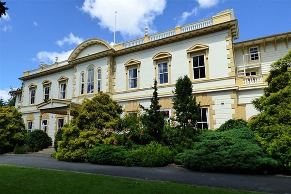 İstanbul Valisi Gül, Beyoğlu’nda ziyaretlerini sürdürüyor