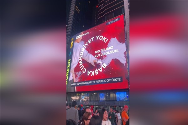 Sabancı, Cumhuriyetin 100’üncü yılının coşkusunu Times Meydanı’na taşıdı