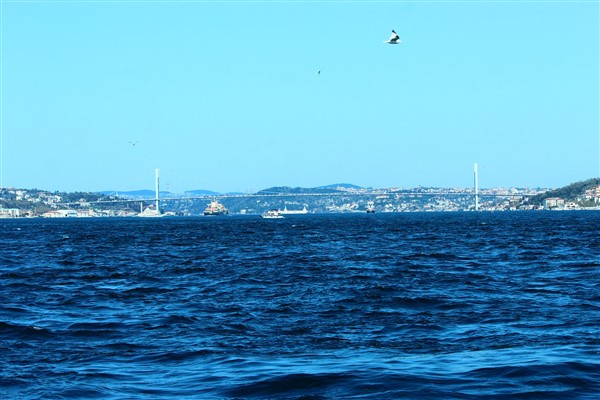 İstanbul Boğazı’nda gemi trafiği çift yönlü askıya alındı