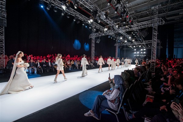 Başkan Soyer: “Bu defile 10 yılı aşkın süredir yürüttüğümüz çalışmaların bir halkası”