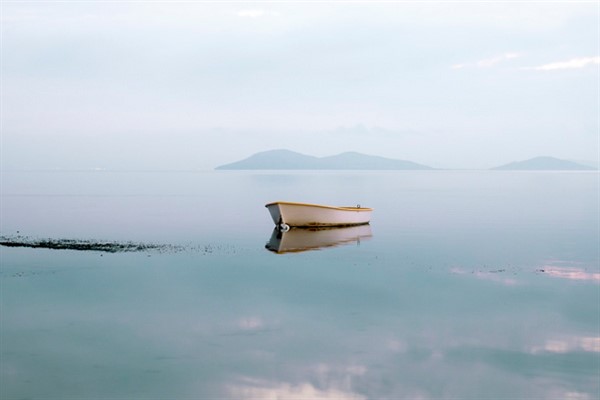 Karaada açıklarında sürüklenen bot,  Bodrum Marina’ya yanaştırıldı