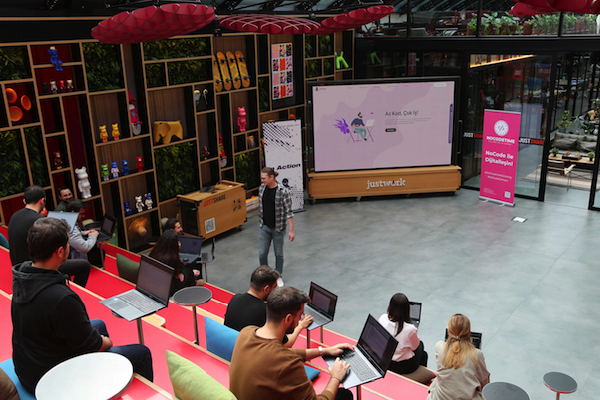 Dijitalleşme için yazılıma, yazılım için kodlama yapmadan yazılım geliştirmeye ihtiyaç var