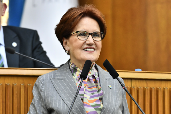 Akşener: “Gazeteci gençlerimiz, sığınmacılarla ilgili haber yaptıkları için tutuklu”