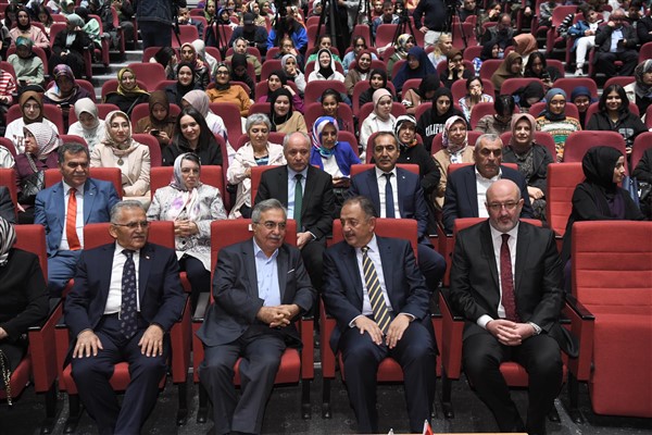 Bakan Özhaseki ve Başkan Büyükkılıç, Nevin Akyurt’u anma programına katıldı